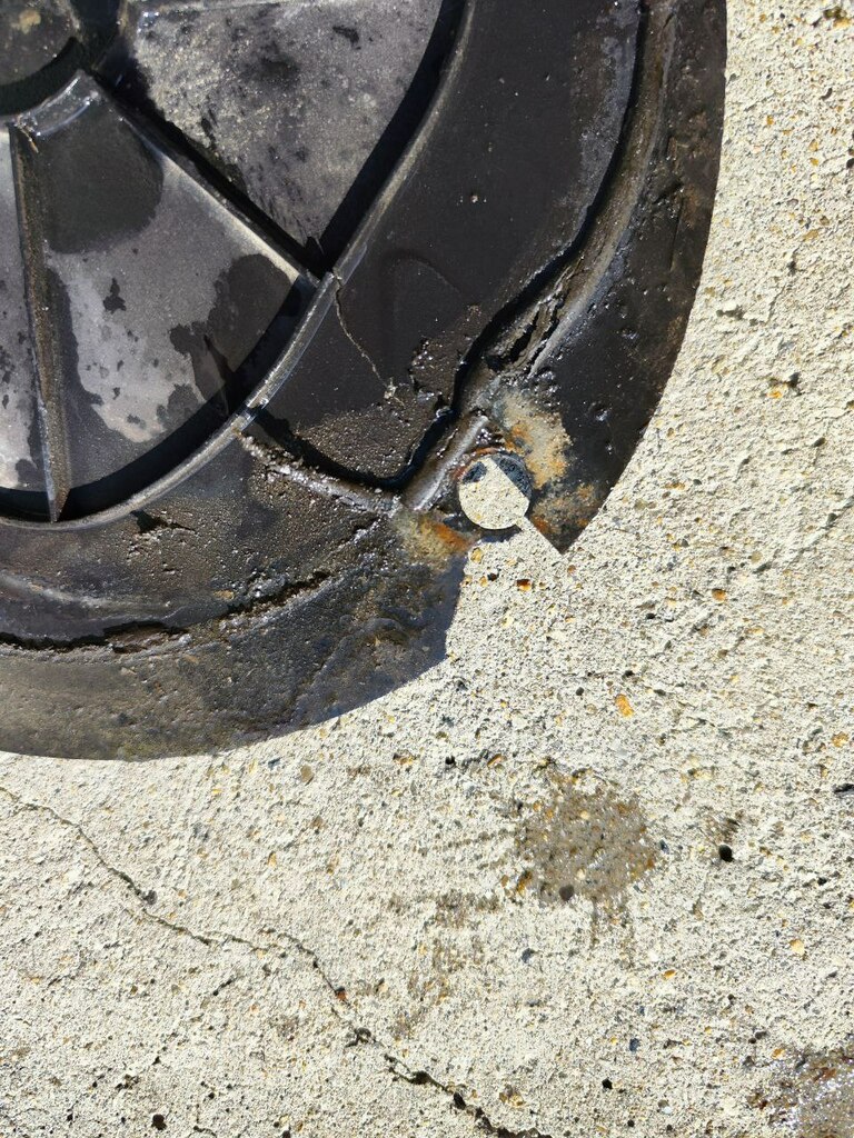 заглушка кулисы кпп б/у \ трещины , скол - 2